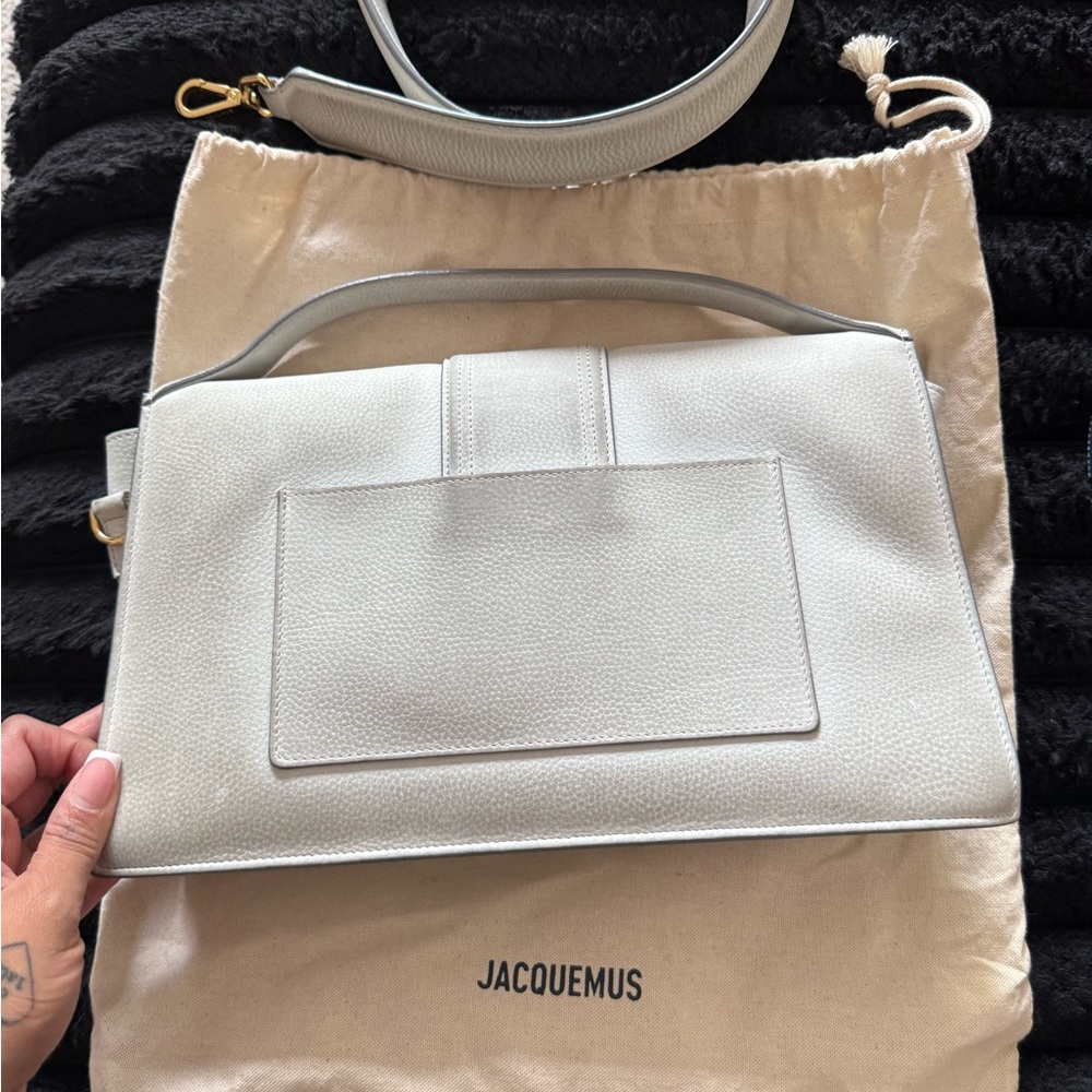 Jacquemus Light Gray Leather Shoulder Bag with Gold Logo - Picture 3 of 5
